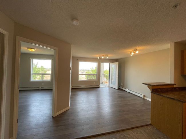 1317 - 330 Clareview Station Dr Nw, Condo with 1 bedrooms, 1 bathrooms and 2 parking in Edmonton AB | Image 9