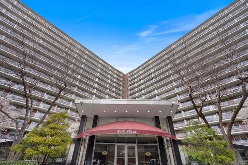 apt-2d-61-15 97th St, Rego Park, NY, 11374-1204 | Card Image