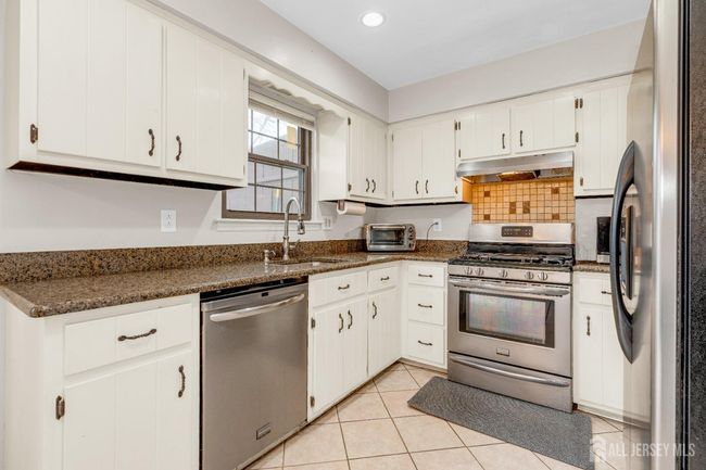90 Pheasant Run, Townhouse with 2 bedrooms, 2 bathrooms and null parking in Edison NJ | Image 9