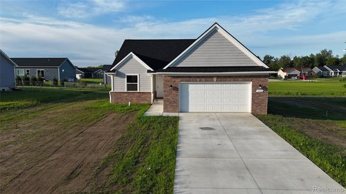 10206 Hunt Dr, Davison, MI, 48423-3527 | Card Image