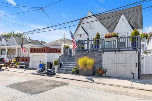 75 Oswego Ave, East Atlantic Beach, NY, 11561-1018 | Card Image