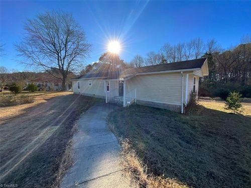 30 Sutton Rd, Louisburg, NC, 27549-8352 | Card Image