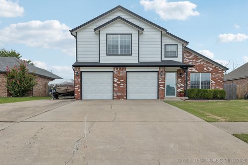 8001 N 128th East Ave, Owasso, OK, 74055-6257 | Card Image