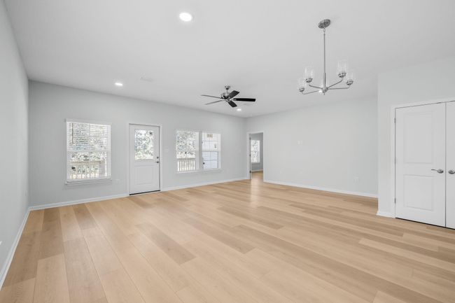 Main Living 72 | Image 9