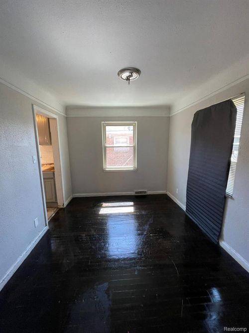 19708 Fairport St, Detroit, MI, 48205-1724 | Card Image