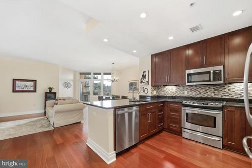 419-8220 Crestwood Heights Dr, MCLEAN, VA, 22102-3127 | Card Image