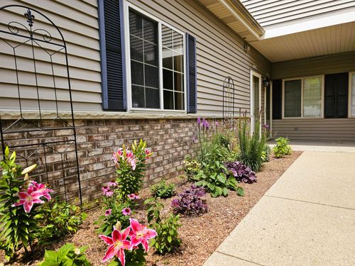 2178 Pine Ridge Ct, Grafton, WI, 53024-3100 | Card Image