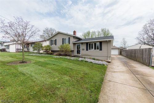 13515 Heatherwood Dr, Brook Park, OH, 44142-3129 | Card Image
