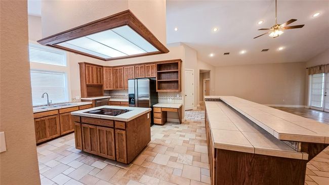 1212 W North St, House other with 3 bedrooms, 3 bathrooms and 2 parking in Louise TX | Image 6