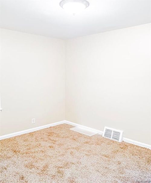 18220 Stout St, Detroit, MI, 48219-5707 | Card Image