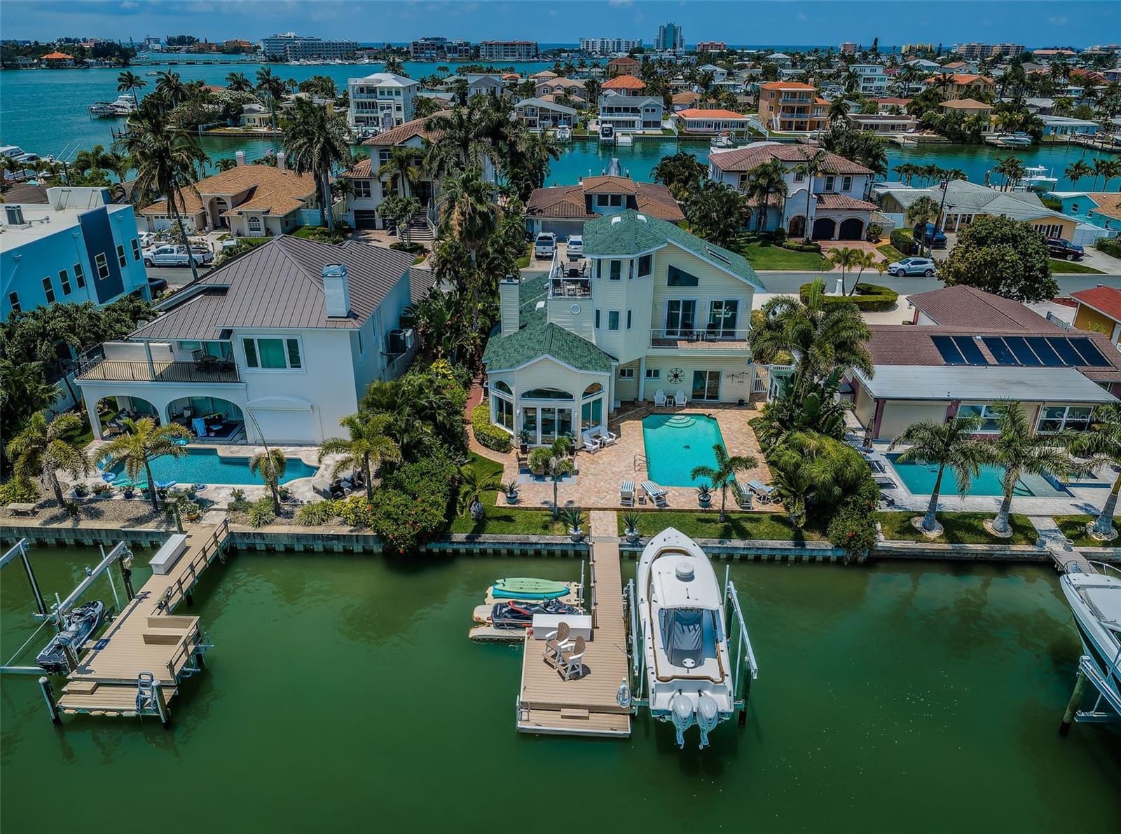 8th St, Treasure Island, FL 33706