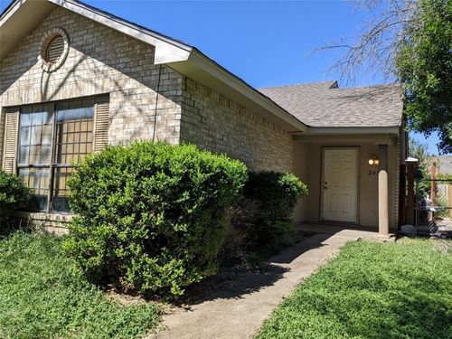 2433 Limestone Dr, Arlington, TX, 76014-1813 | Card Image