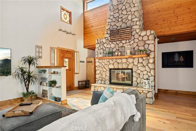 31297 All View Dr, House other with 4 bedrooms, 3 bathrooms and 6 parking in Running Springs CA | Image 8