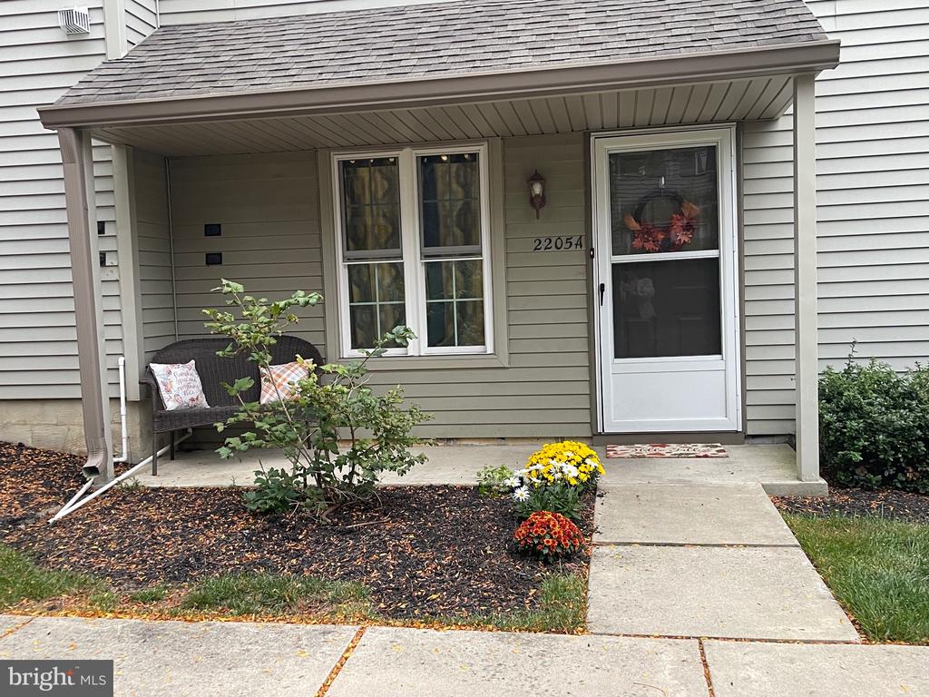 Denham Ct, Mount Laurel, NJ 08054