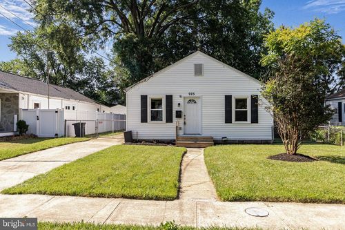 925 Barron Ave, ESSEX, MD, 21221-5202 | Card Image