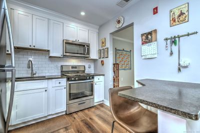 C - 103 E Broadway, Condo with 1 bedrooms, 1 bathrooms and 1 parking in Milford CT | Image 3