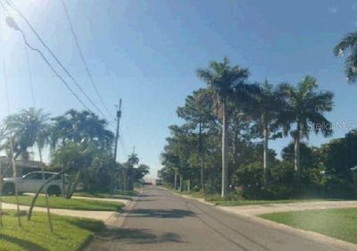 2400 S Shore Drive Se, House other with 3 bedrooms, 2 bathrooms and null parking in St Petersburg FL | Image 2