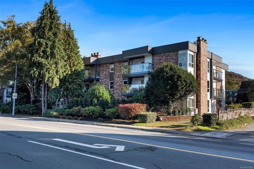 206-1725 Cedar Hill Cross Rd, Saanich, BC, V8P2P8 | Card Image