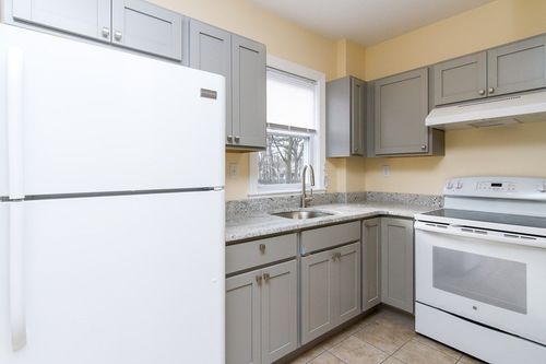 0-3 Atlantic Ave, Attleboro, MA, 02703-3525 | Card Image