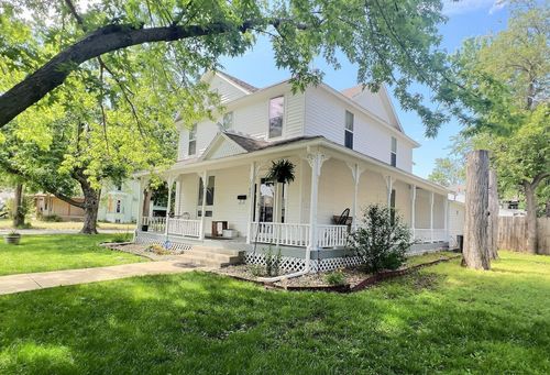 400 E 1st St, Newton, KS, 67114-3847 | Card Image