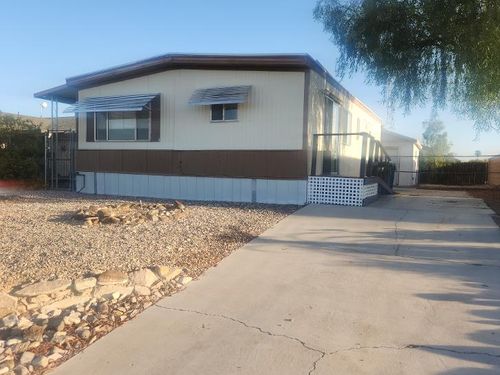 945 Holly St, Bullhead City, AZ, 86442-6511 | Card Image