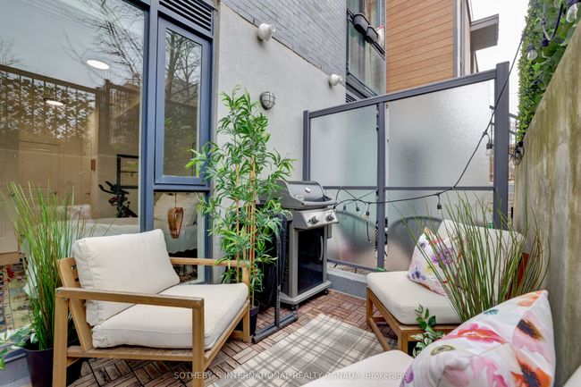 702 - 370 Wallace Ave, Condo with 3 bedrooms, 3 bathrooms and null parking in Toronto ON | Image 27