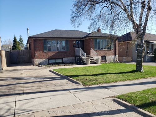 35 Marcia Ave, North York, ON, M6B2Y6 | Card Image