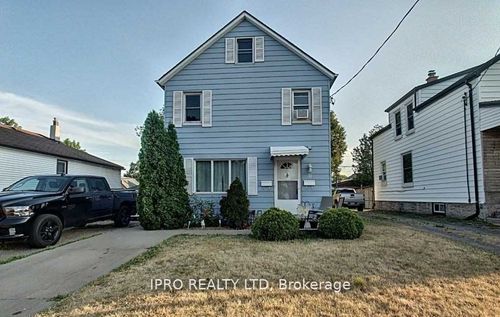 31 Elmwood Ave, Cambridge, ON, N1R4X9 | Card Image