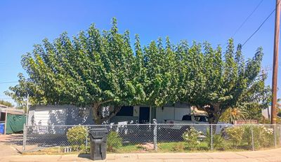 988 E Putnam Avenue, House other with 3 bedrooms, 1 bathrooms and null parking in Porterville CA | Image 1