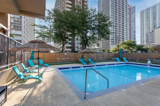 APT-28F - 6166 N Sheridan Rd, Condo with 1 bedrooms, 2 bathrooms and 4 parking in Chicago IL | Image 12