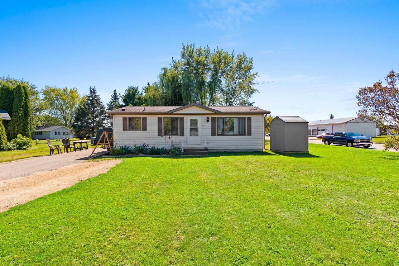 Carnation Ct, Clintonville, WI 54929