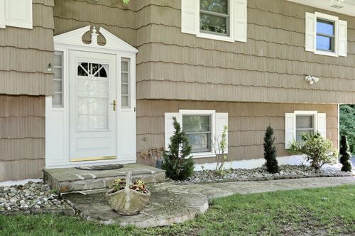 4 Apollo Ct, Nanuet, NY, 10954-3217 | Card Image