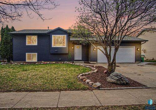 617 S Hickory Hill Rd, Sioux Falls, SD, 57103 | Card Image