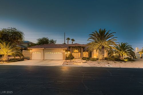 7500 Crystal Cave Dr, Las Vegas, NV, 89117-1480 | Card Image