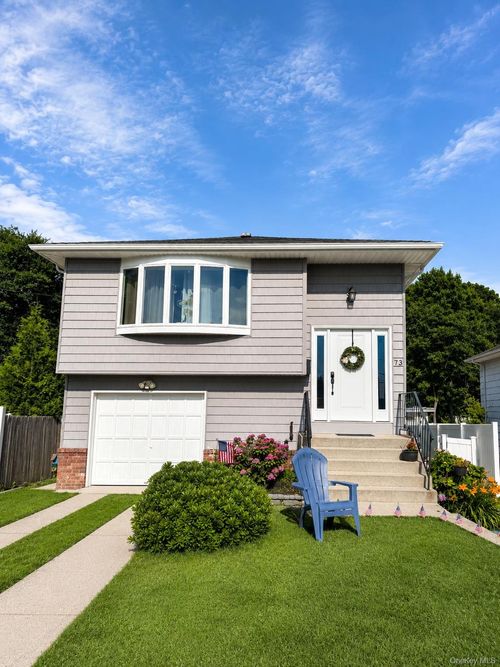 73 Cherokee Ave, West Islip, NY, 11795-4120 | Card Image