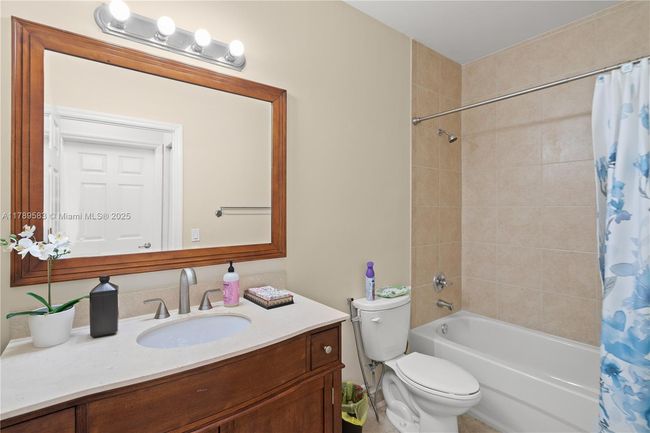 7514 Nw 108 Th Path, Townhouse with 3 bedrooms, 3 bathrooms and null parking in Doral FL | Image 49