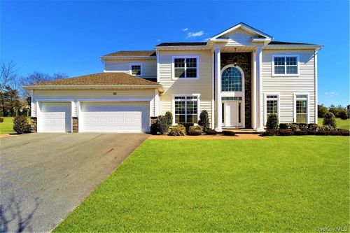 29 Hamlet Woods Dr, Saint James, NY, 11780-3166 | Card Image