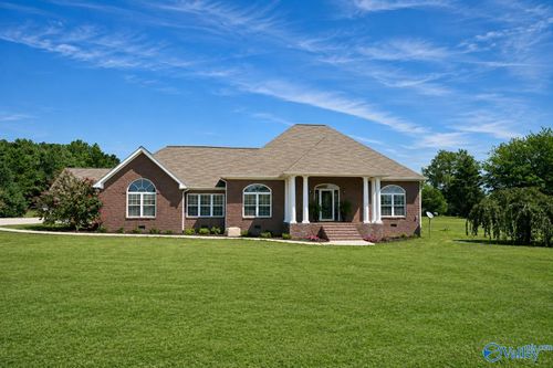 586 Sunset Dr, Ider, AL, 35981-4746 | Card Image