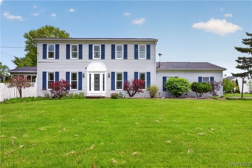 1995 Creekside Dr, Grand Island, NY, 14072-2673 | Card Image
