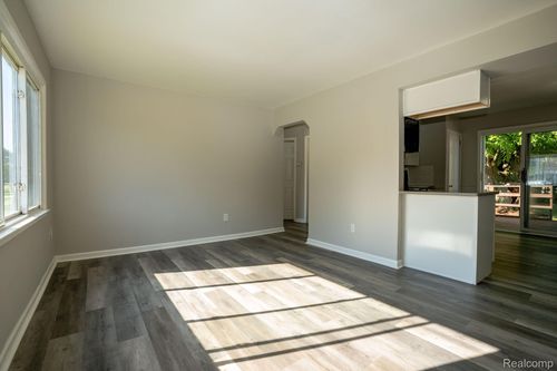 26751 Clancy St, Roseville, MI, 48066-3108 | Card Image