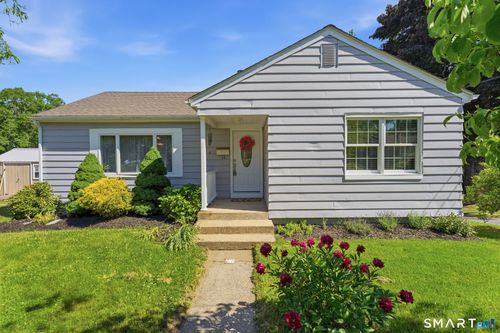 16 Park Ave, Uncasville, CT, 06382-1727 | Card Image