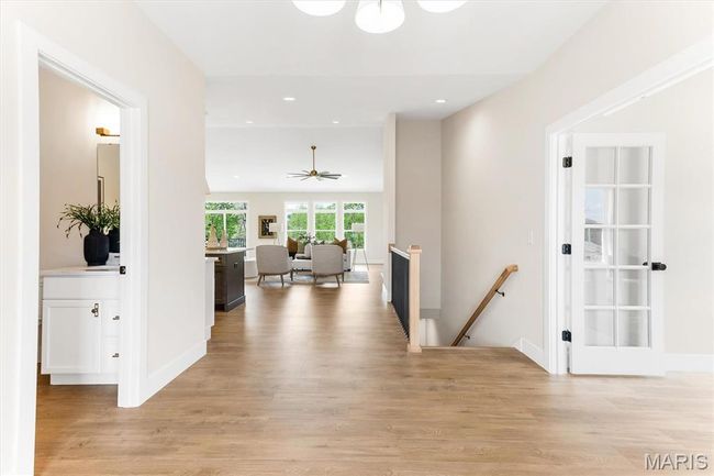 Spacious entry foyer! | Image 15