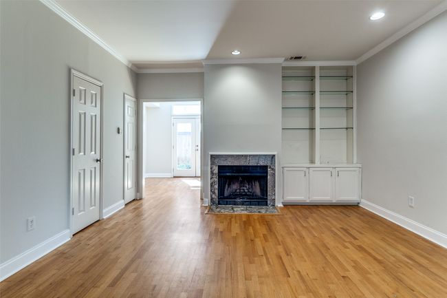 Looking toward the Dining Room | Image 5