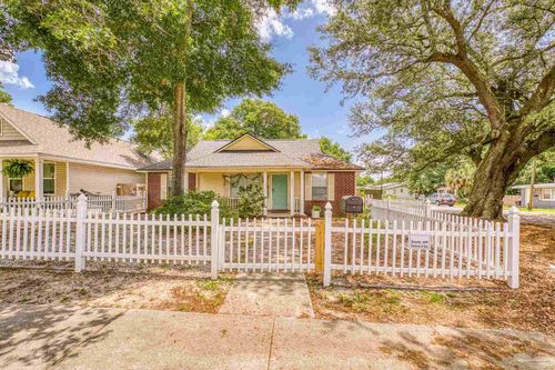 1000 N D St, Pensacola, FL, 32501-2530 | Card Image