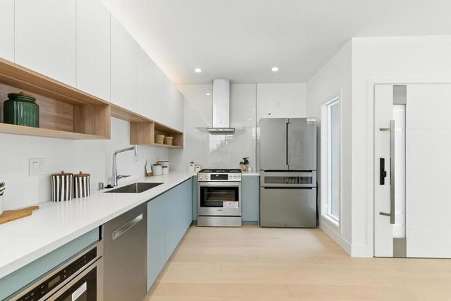 1815 18 Th Ave, House other with 3 bedrooms, 4 bathrooms and 1 parking in San Francisco CA | Image 24