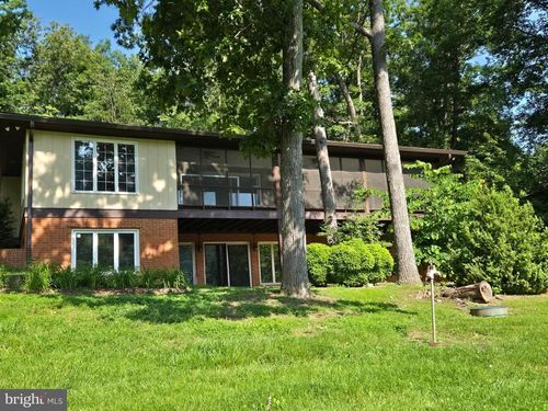 683 Lake Saint Clair Dr, Winchester, VA, 22603-3029 | Card Image