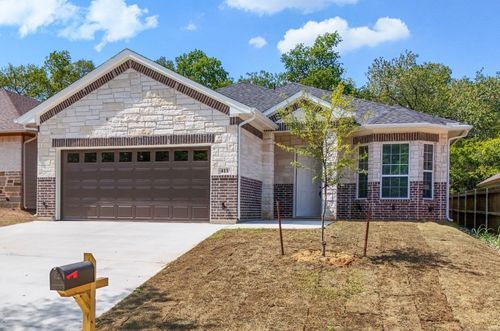 413 Henderson St, Bonham, TX, 75418-4735 | Card Image