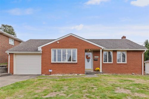 824 Elmer St, Ambridge, PA, 15003-1646 | Card Image