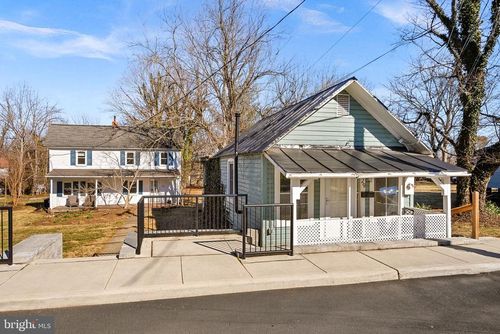 31 Main St, ROUND HILL, VA, 20141-2412 | Card Image