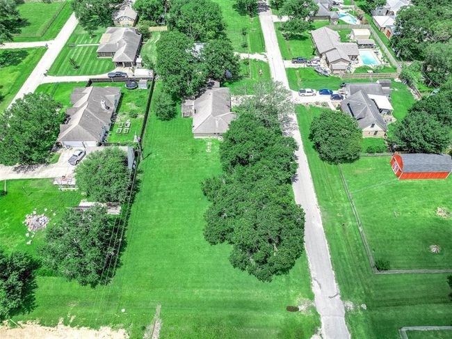 49 Robin Dr, House other with 3 bedrooms, 2 bathrooms and 2 parking in Alvin TX | Image 43